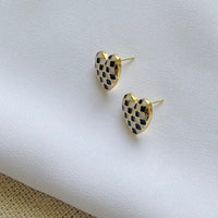 Aretes Corazones blanco y negro